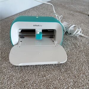 Cricut Joy Small Craft Cutting Machine